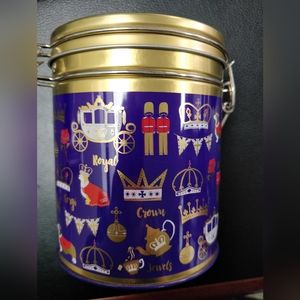 Milly Green Fit For a Queen Hot Chocolate with Storage Tin Royal Corgi Crowns